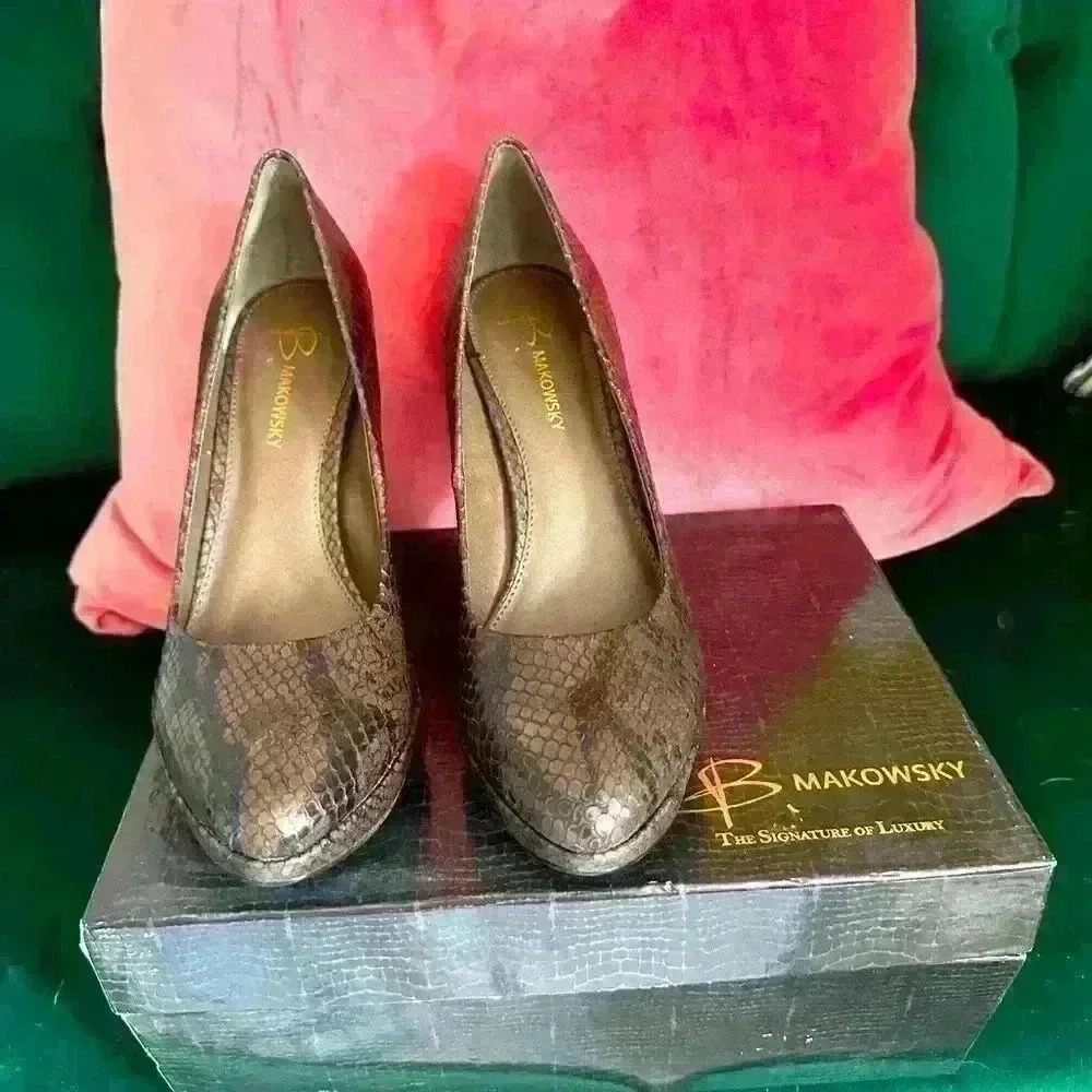 B Makowsky Leather Military Snake Heels - Size 10